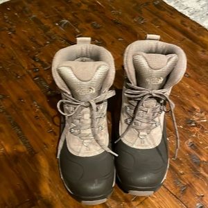 North face winter boots barely worn